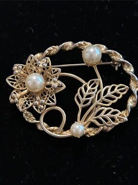 Gold Floral Filigree Pearl Brooch - Women's Gold-Tone Jewelry